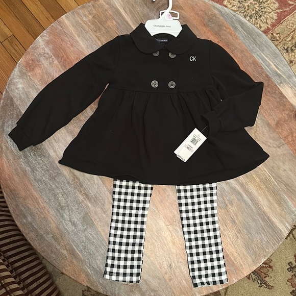 Girls Calvin Klein Black & White 2 Piece Set - Picture 1 of 6